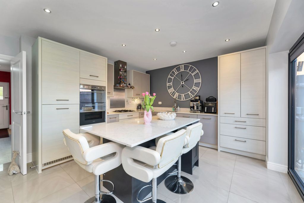 Property photo 3 of 15 Kitchen