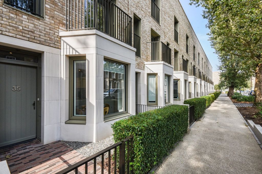 Property photo 1 of 10 Exterior View