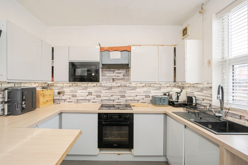 Property photo 2 of 17 Photo