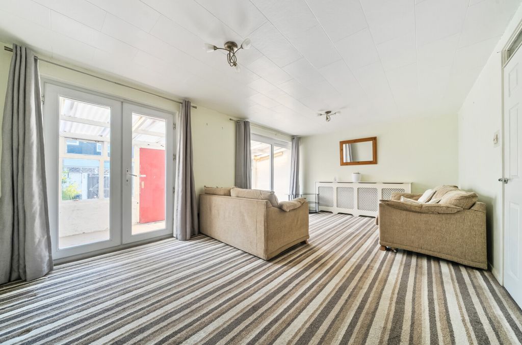Property photo 2 of 16 1330666-18-689205...