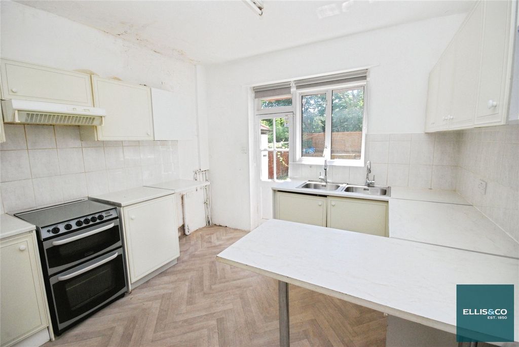 Property photo 2 of 12 Picture No. 19