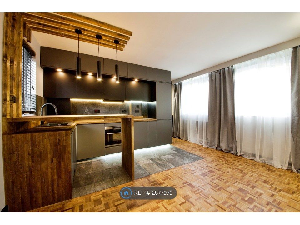 Property photo 1 of 11 Living Room