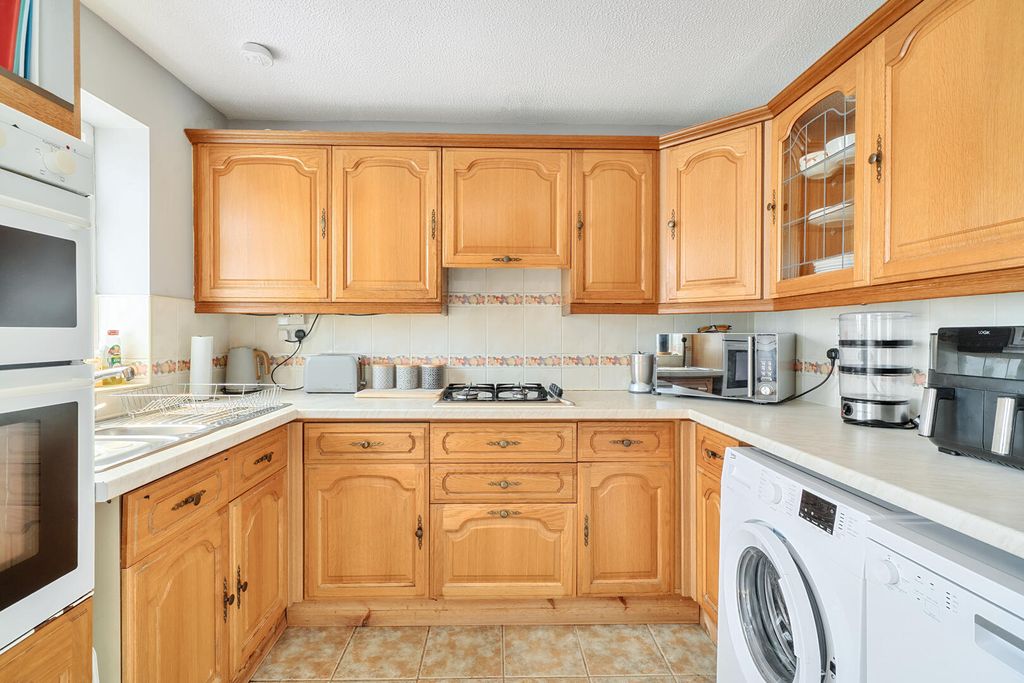 Property photo 2 of 25 Kitchen