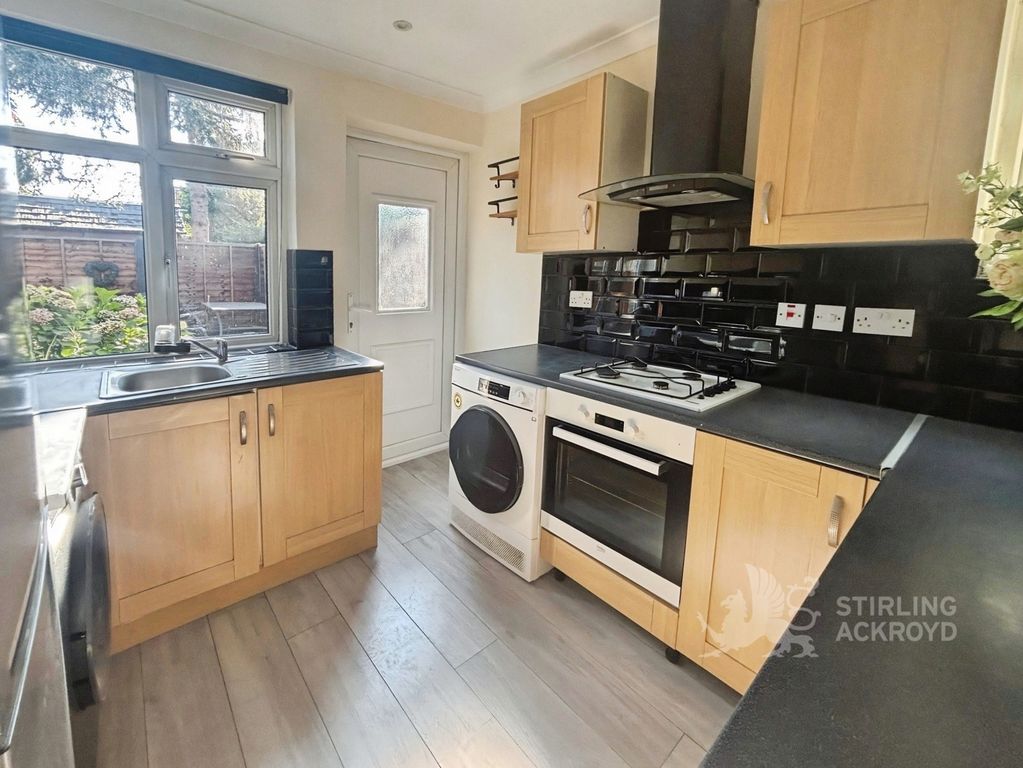 Property photo 3 of 7 Kitchen