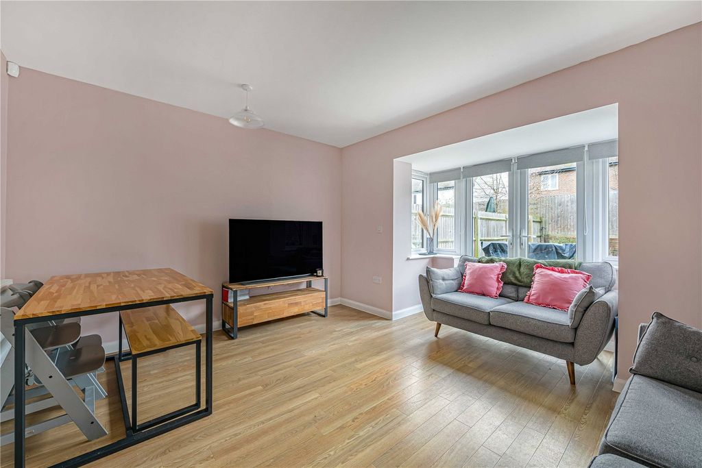 Property photo 2 of 20 Lounge