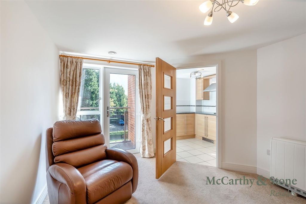 Property photo 3 of 22 8706477-Interior08.Jpg