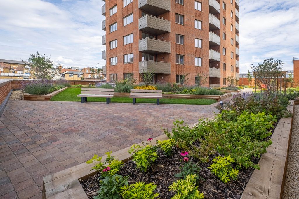 Property photo 3 of 10 106-Foundry-House...