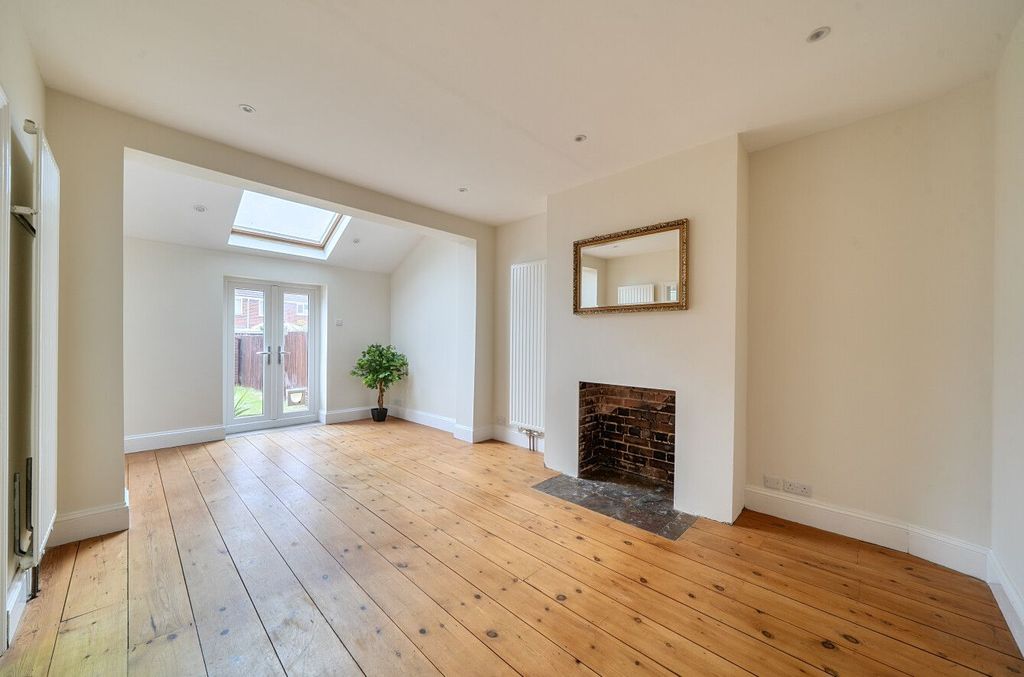 Property photo 2 of 22