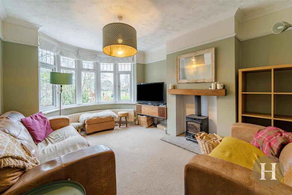 Property photo 3 of 29 Hadleigh Estate Agents-28.Jpg