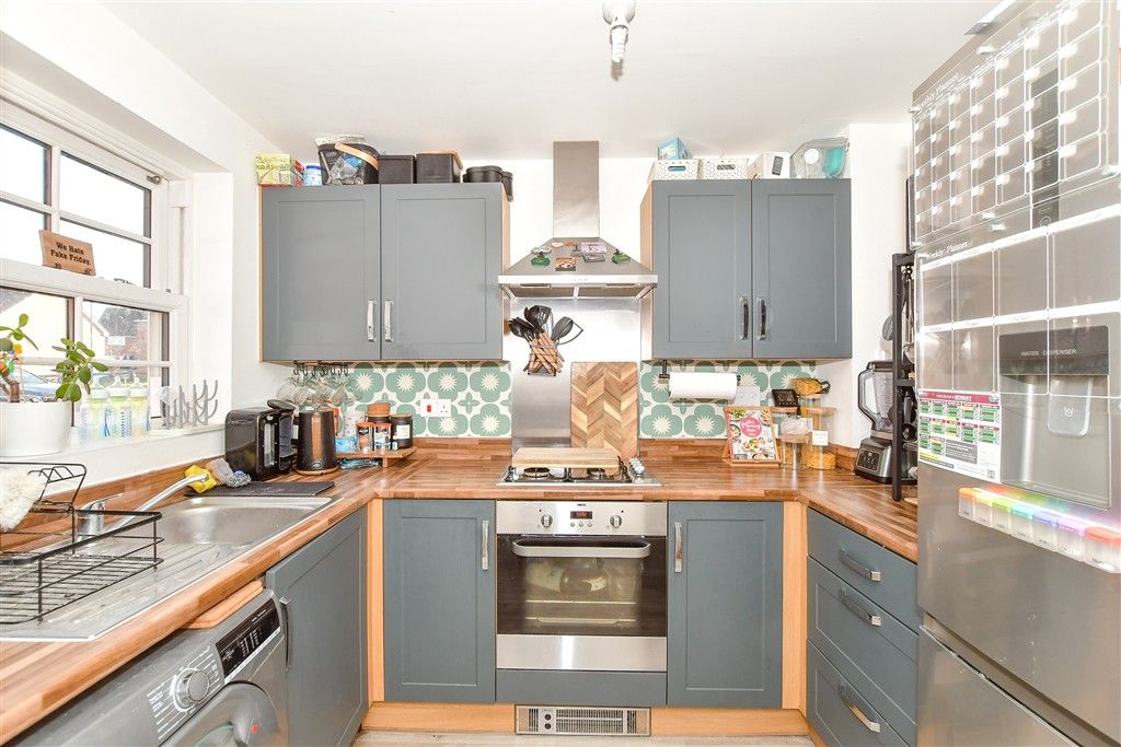 Property photo 2 of 8 Kitchen