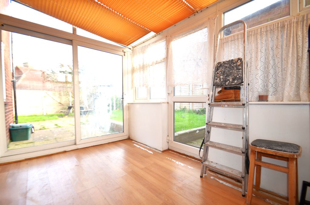 Property photo 3 of 11 Conservatory