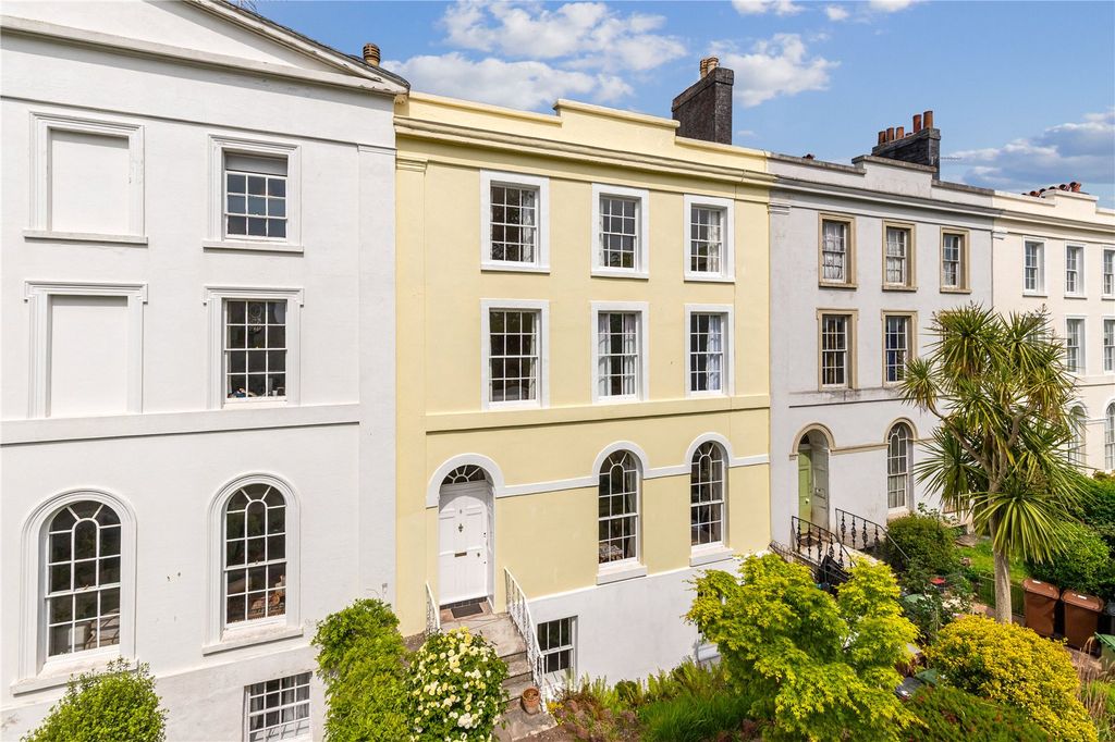 Property photo 1 of 21 Regents Park