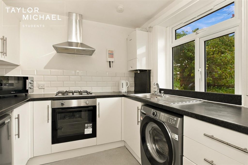 Property photo 1 of 15 Kitchen