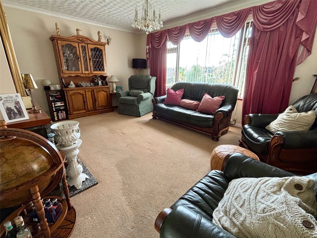 Property photo 2 of 33 Picture No. 24