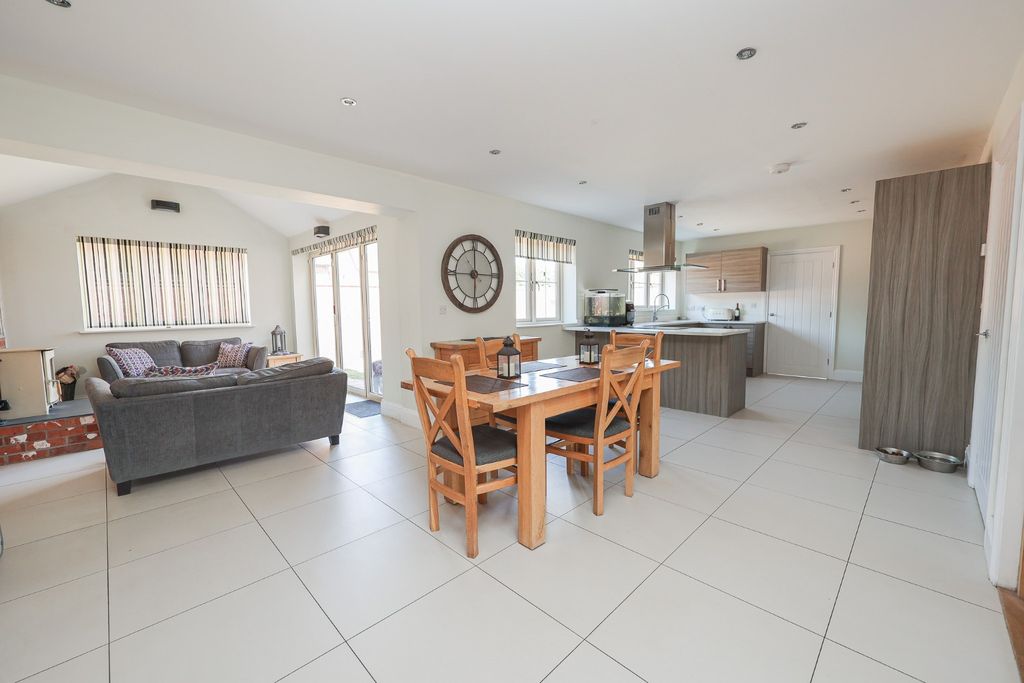 Property photo 2 of 33 4260293