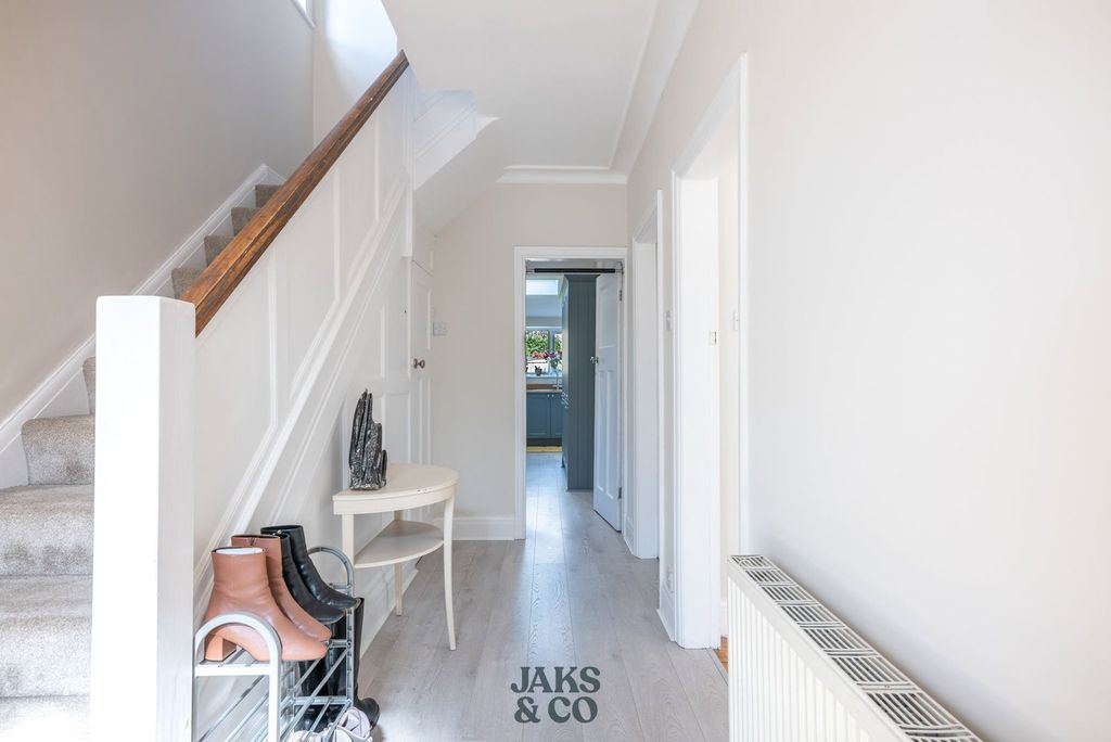 Property photo 2 of 31