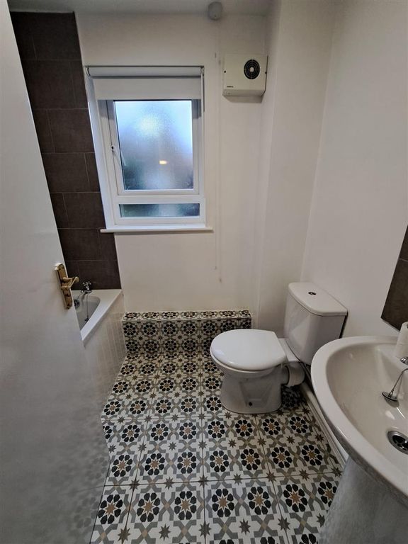 Property photo 2 of 12 28.01.1.Jpg