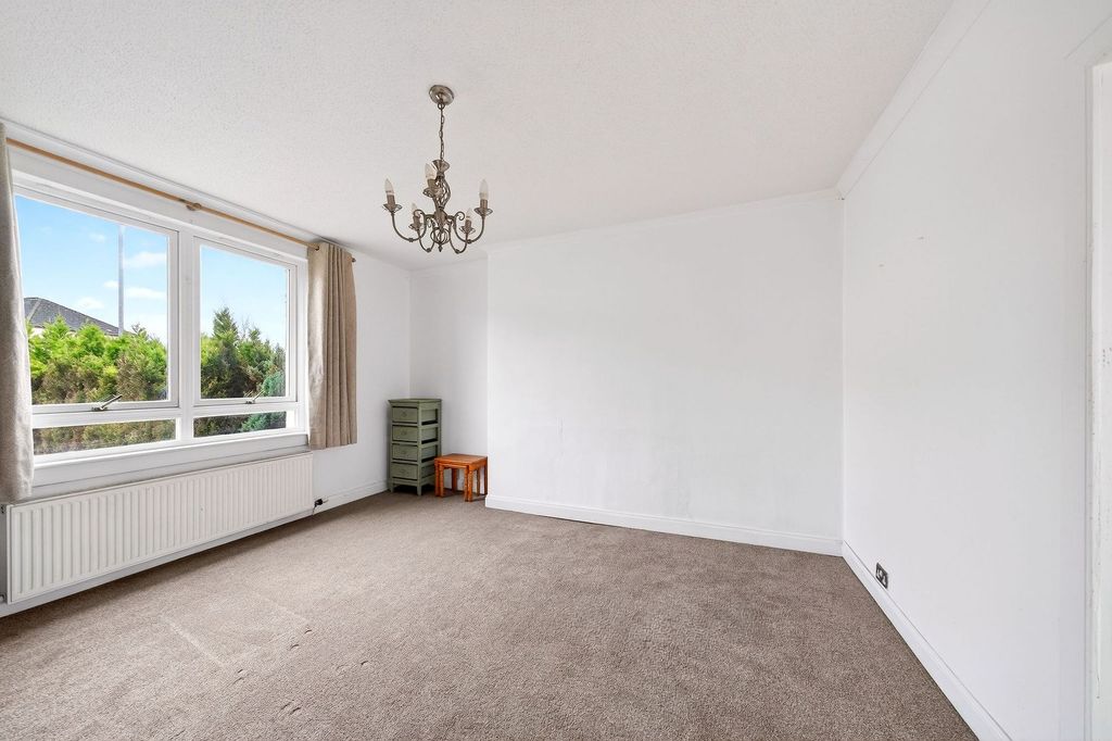 Property photo 2 of 30 Lounge