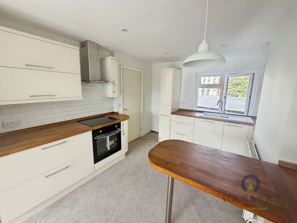 Property photo 2 of 9 Kitchen