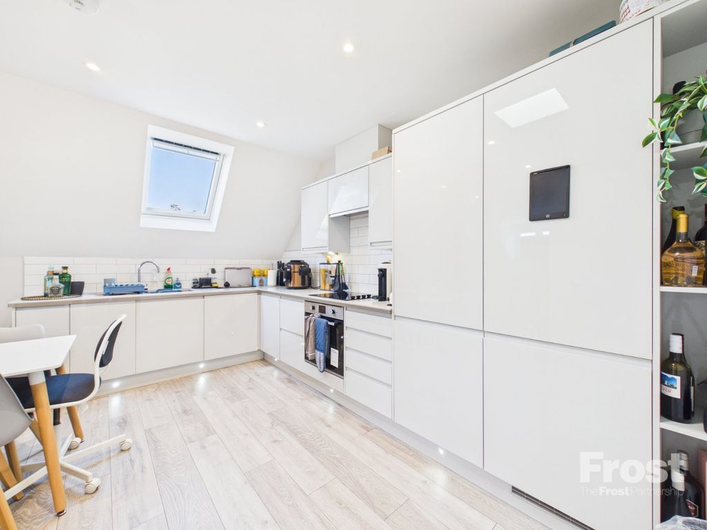 Property photo 2 of 14 Picture No. 12