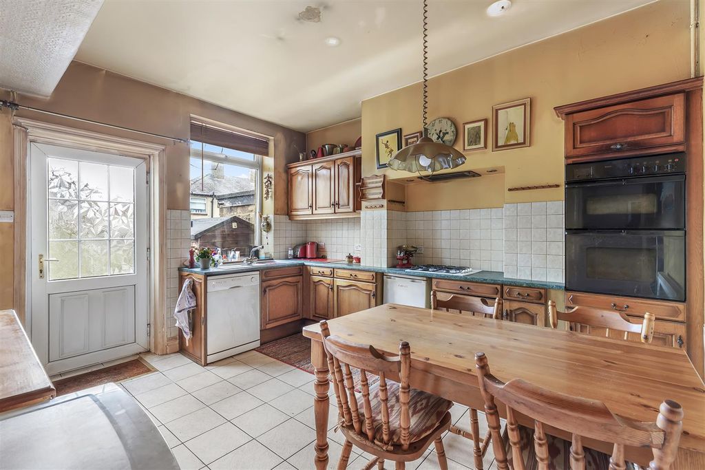 Property photo 3 of 14 Kitchen.Jpg