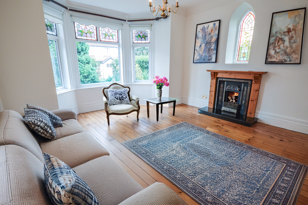 Property photo 2 of 23 Lounge