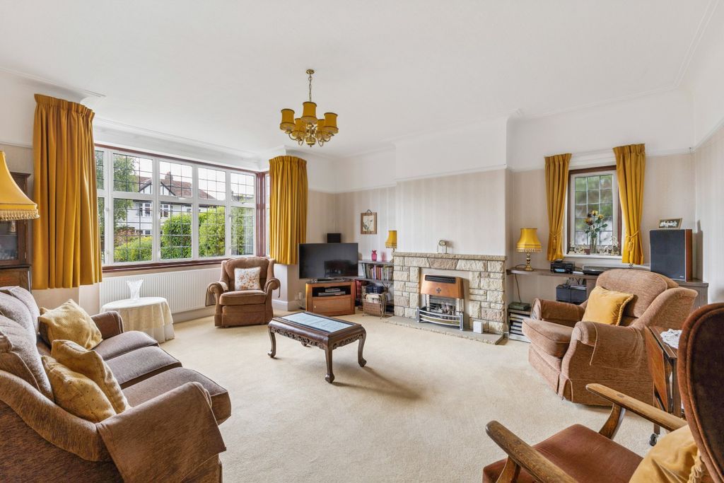 Property photo 3 of 15 Sitting Room