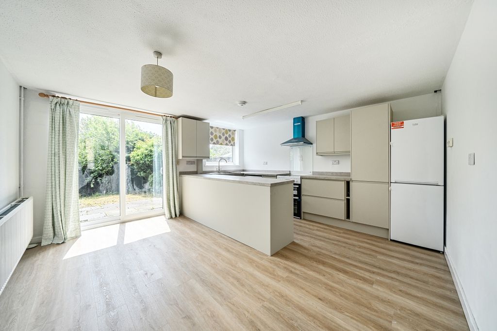 Property photo 2 of 10 1472573-17-6A216A...