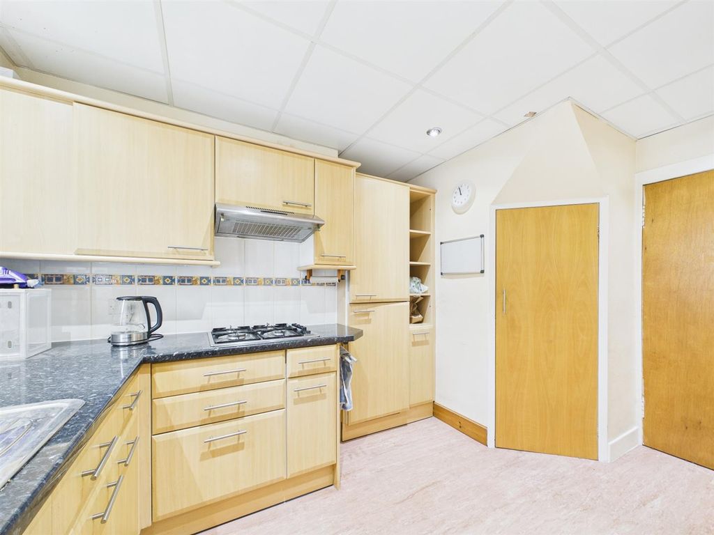 Property photo 3 of 21 Cam01486G0-Pr1044-Still003.Jpg