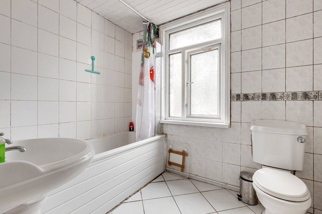 Property photo 3 of 13 Bathroom