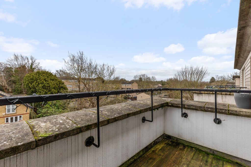 Property photo 3 of 12 17 Oval Court, Br3 - 11