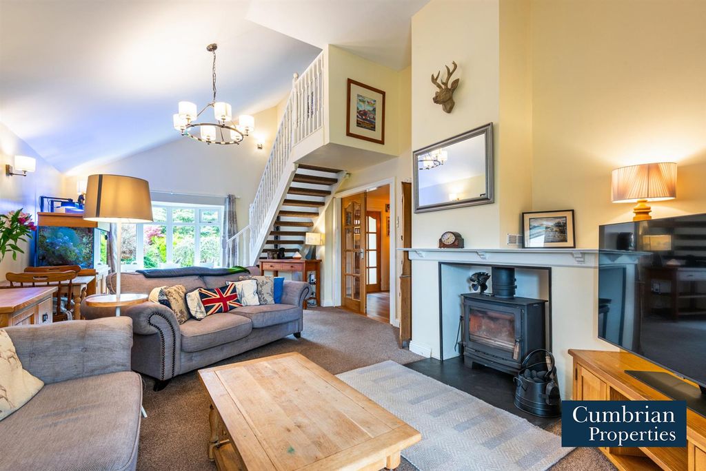Property photo 2 of 32