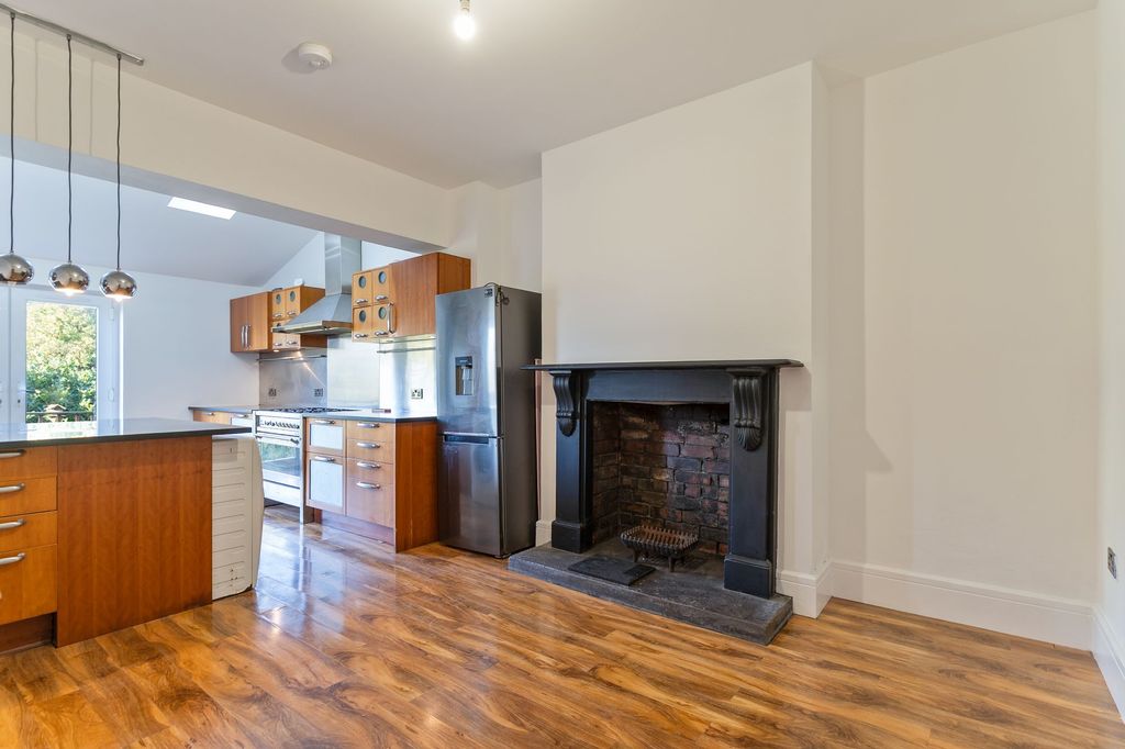 Property photo 2 of 22