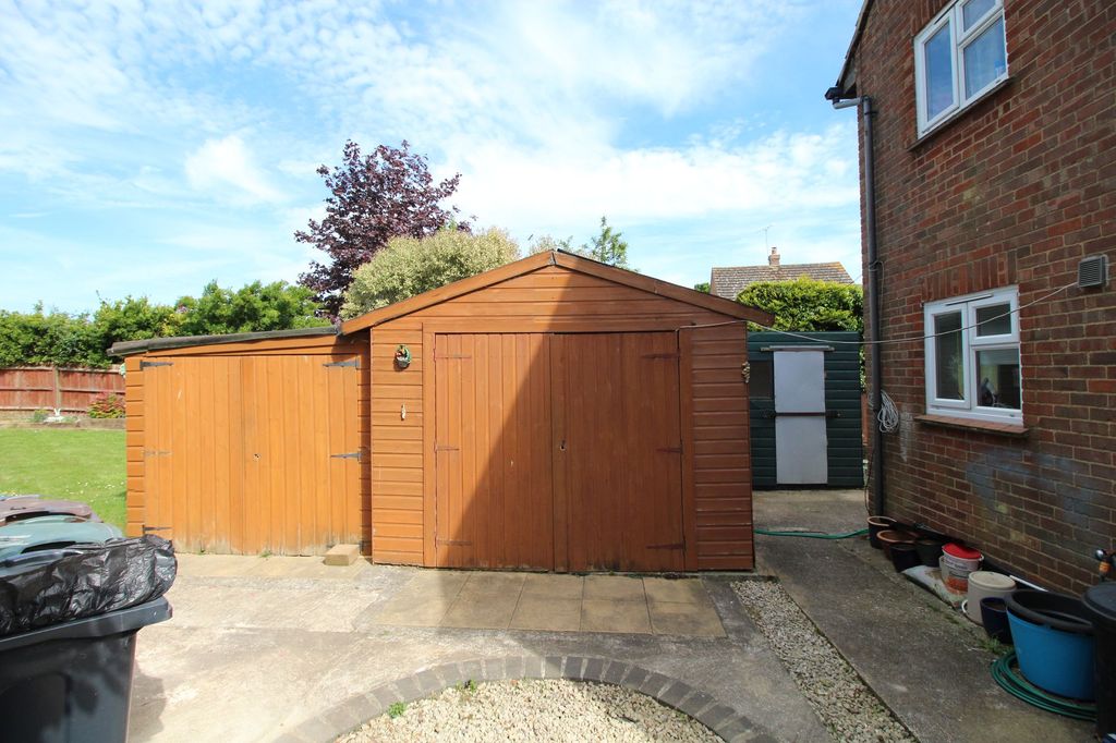Property photo 2 of 27