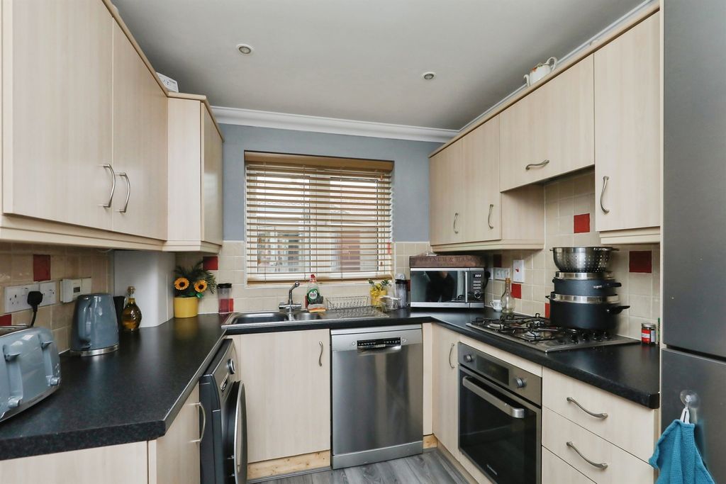 Property photo 3 of 17