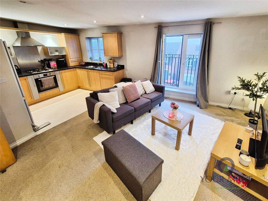 Property photo 2 of 9 Lounge / Kitchen