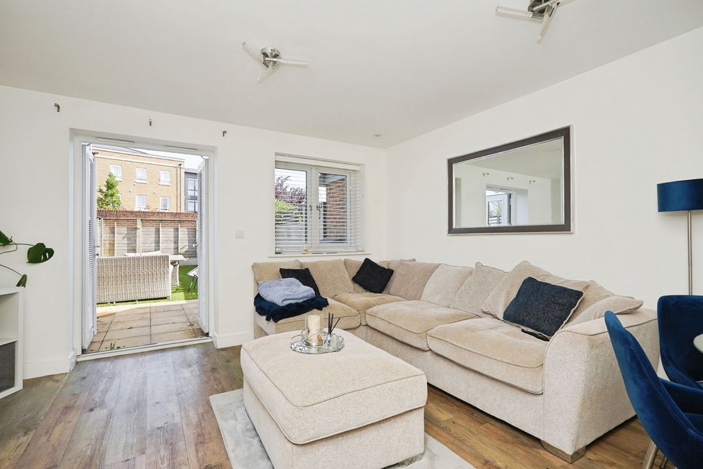 Property photo 2 of 16 Pbox-Img.Jpg