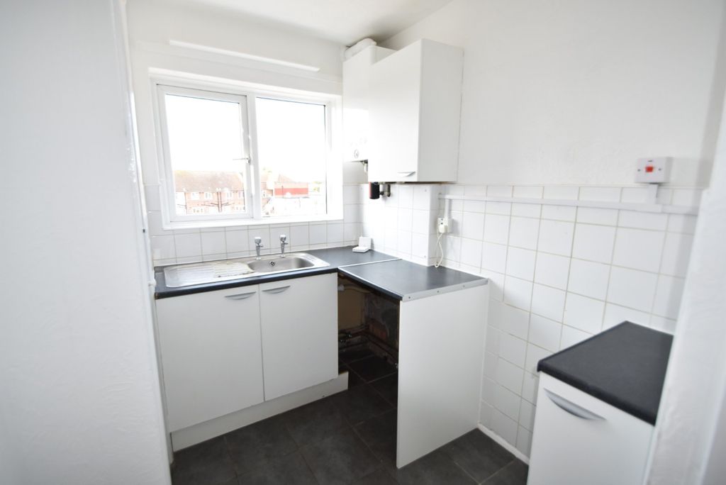 Property photo 1 of 6 Kitchen