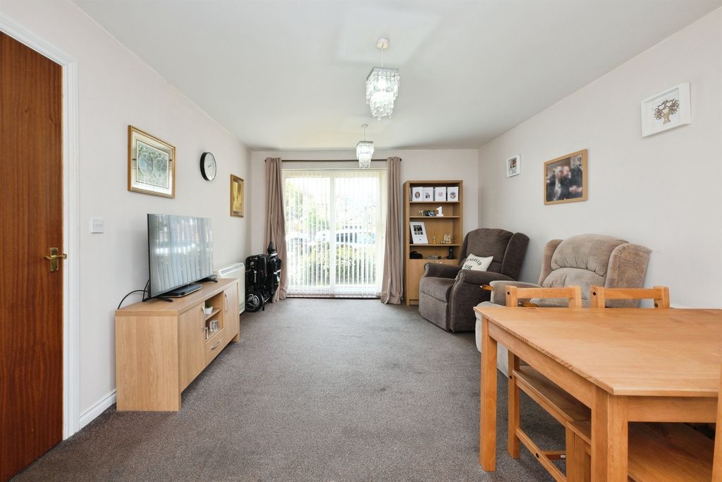 Property photo 3 of 15