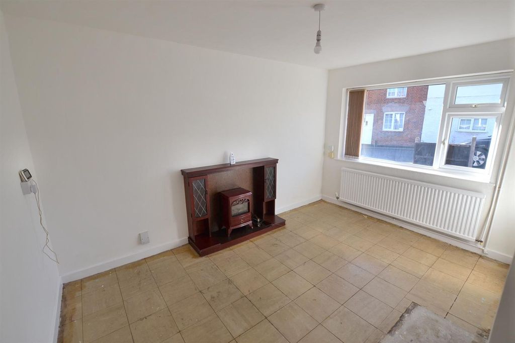 Property photo 3 of 13 Living Room