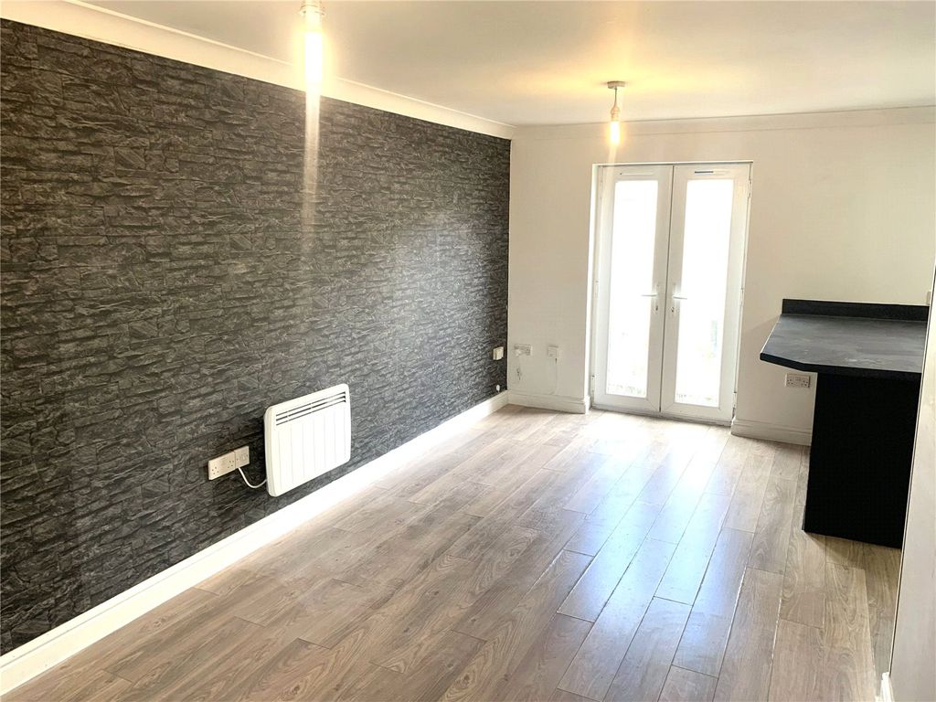 Property photo 3 of 7 Picture No. 05