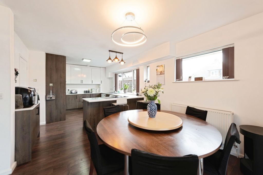 Property photo 3 of 18 Pbox-Img.Jpg