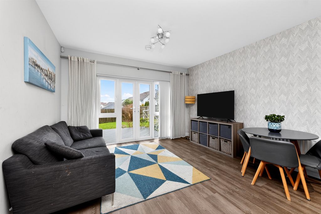 Property photo 2 of 27