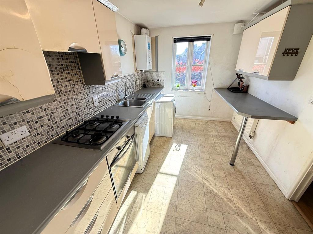 Property photo 2 of 23 Kitchen 1.0