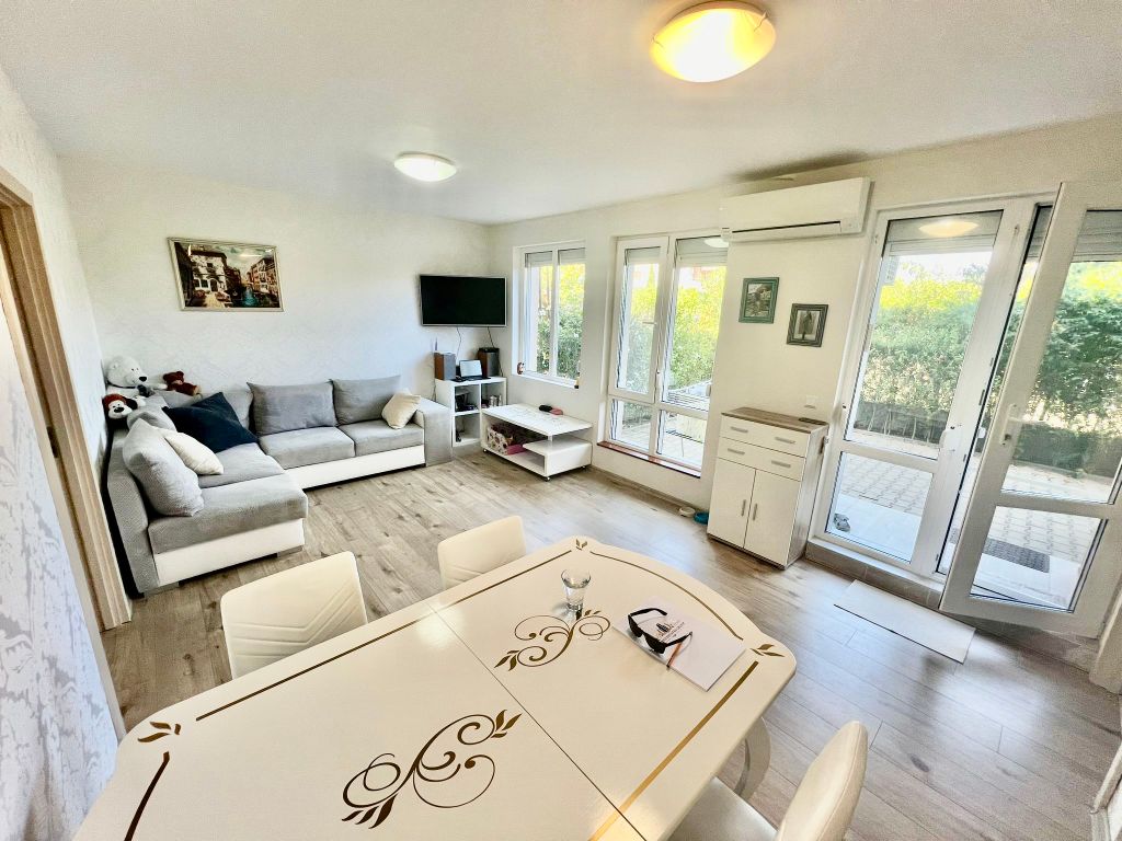 Property photo 1 of 12