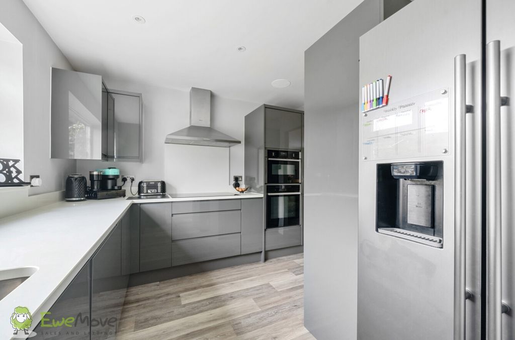 Property photo 2 of 19 Kitchen
