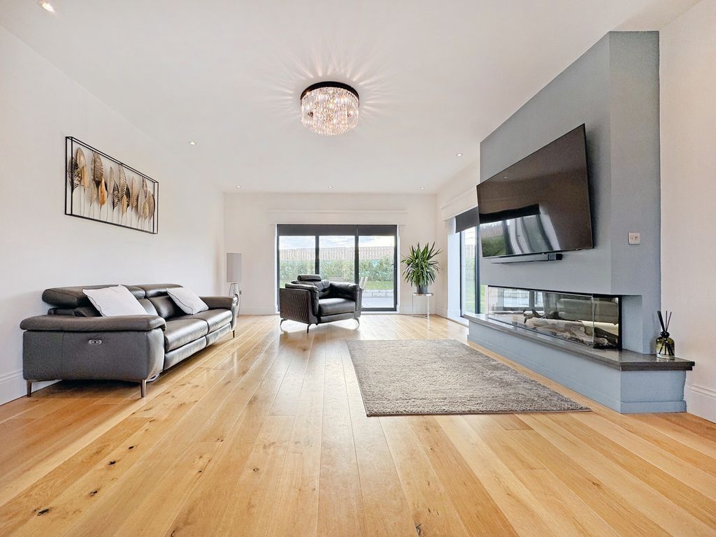 Property photo 3 of 47