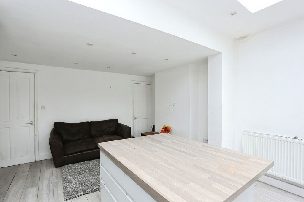 Property photo 3 of 15 Pbox-Img.Jpg