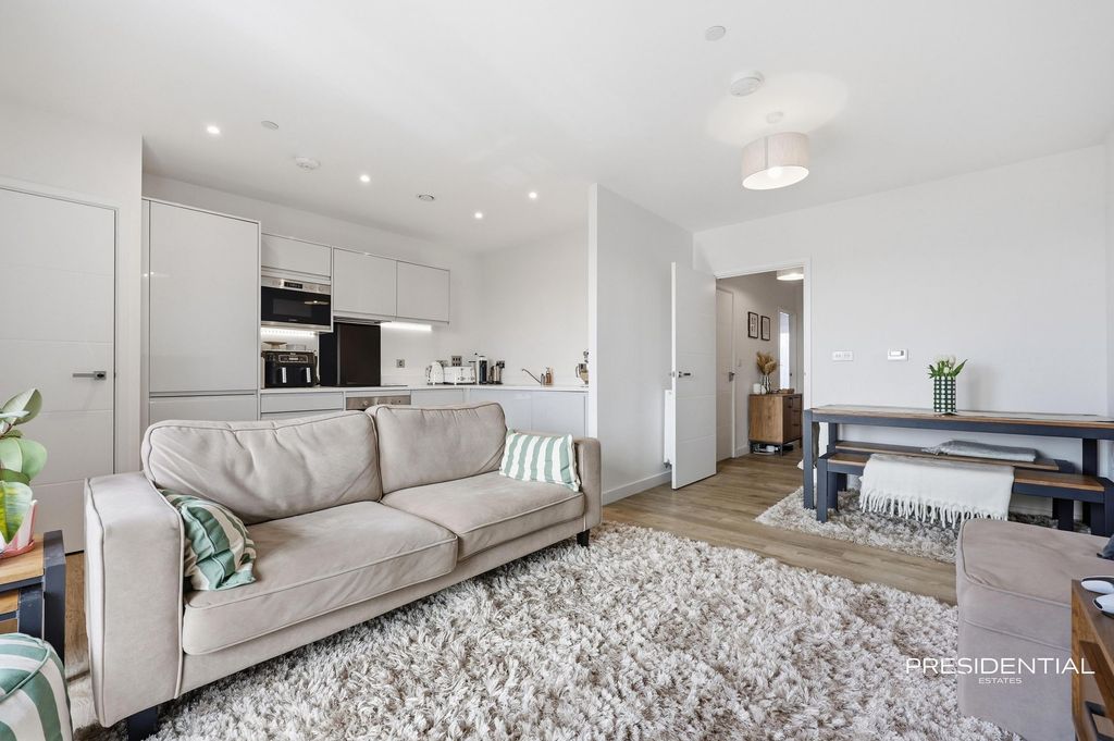 Property photo 3 of 24