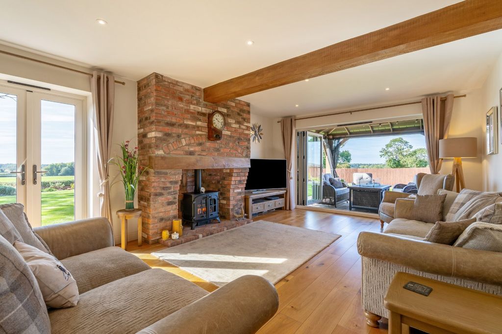 Property photo 2 of 20 Sitting Room